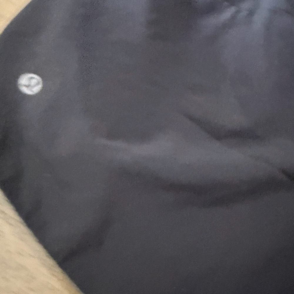 Lululemon Shorts Size 4 - Picture 8 of 10
